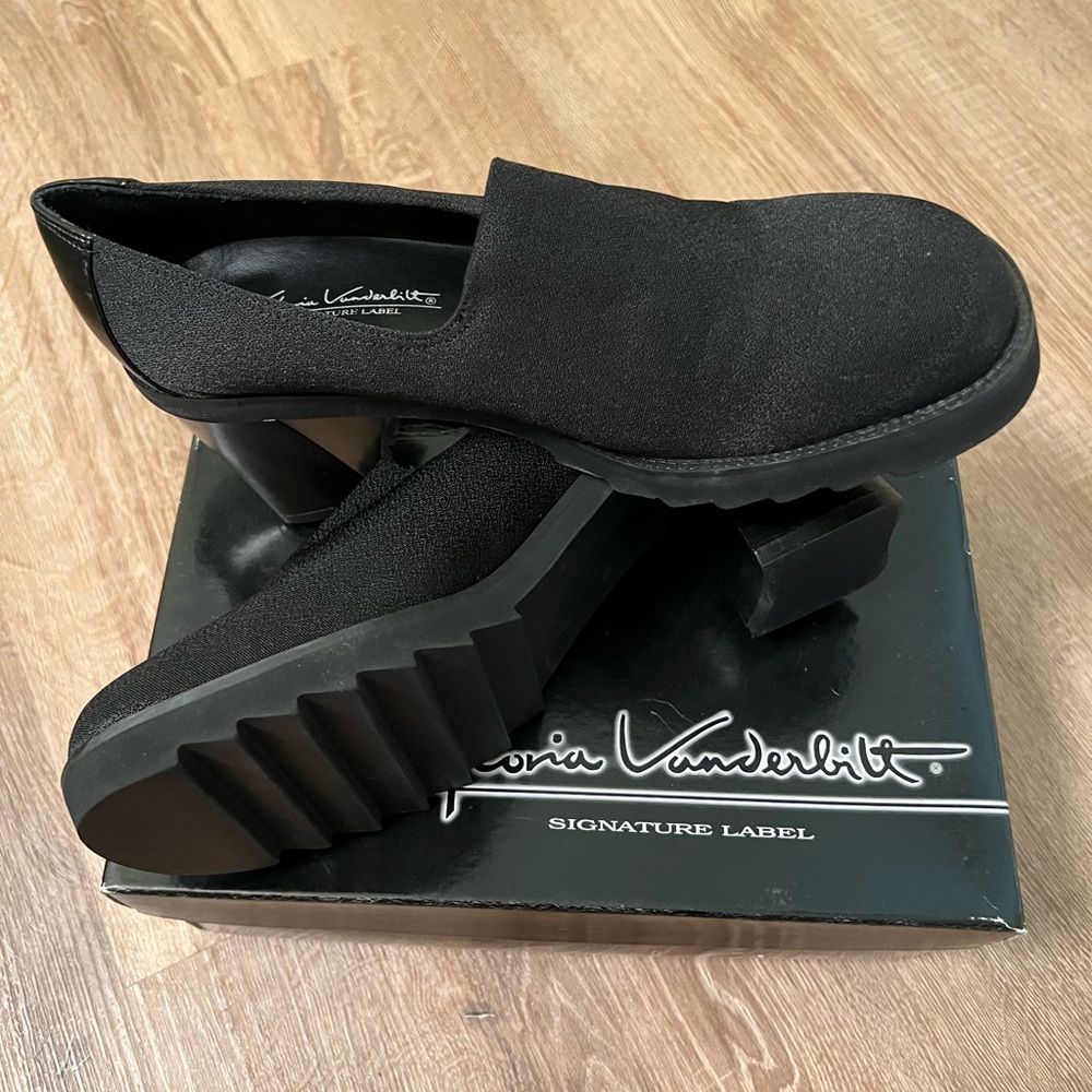 Gloria Vanderbilt Stretch Pumps. Size 9M